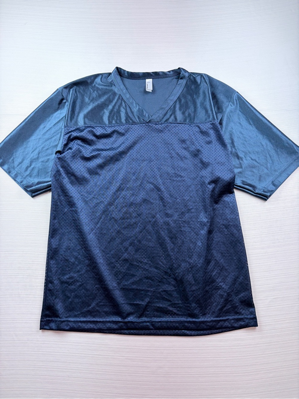 American Apparel Men's V-Neck Jersey in Navy Blue Size S